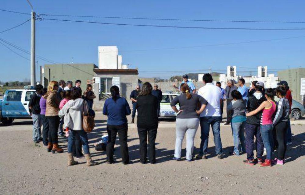 Los vecinos del barrio 500 Viviendas Sur se reunieron con autoridades del Ministerio de Seguridad