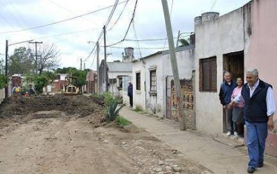 Comenzaron los trabajos de pavimentaci�n de la calle Chile en el B� Colombia Granaderos