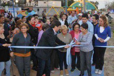 Con gran participacion de vecinos y Gustavo Martinez inauguraron dos plazoletas