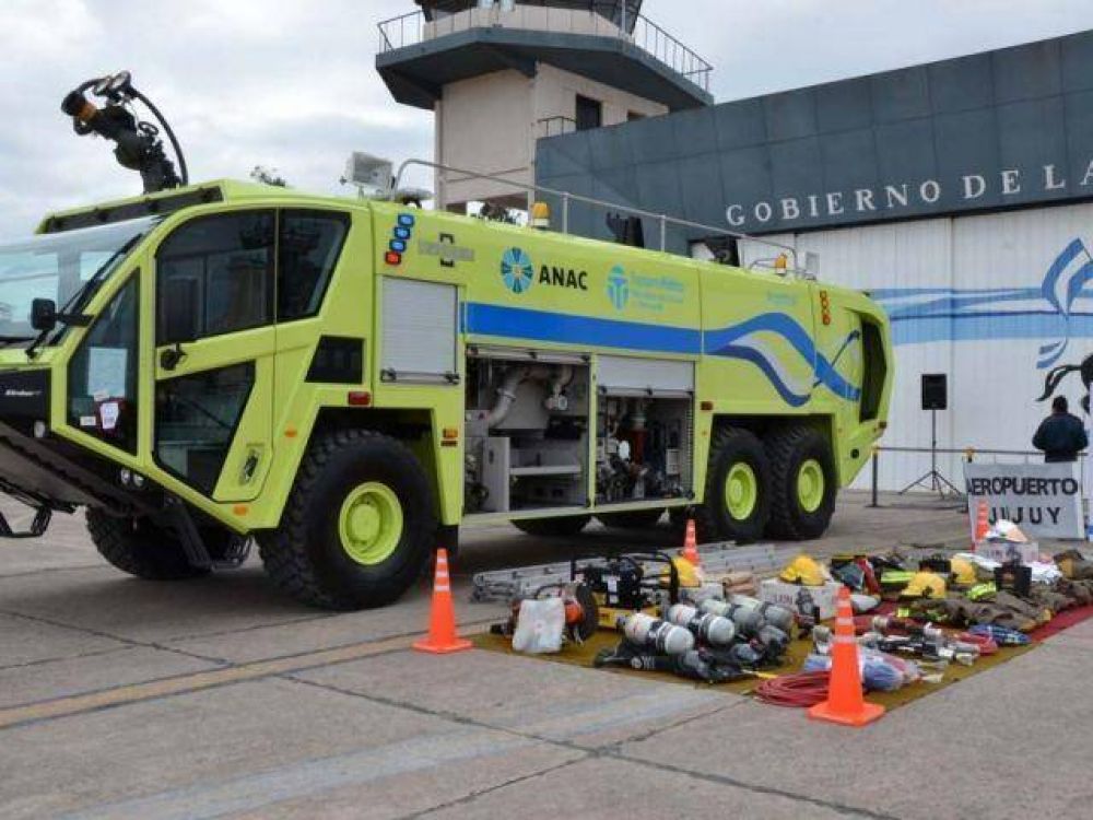 El aeropuerto de Jujuy ahora tiene una nueva autobomba de ltima generacin.