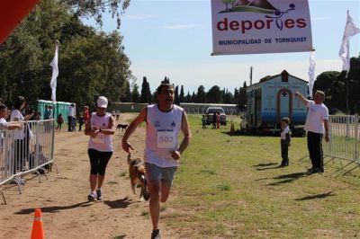 Notable participaci�n comunitaria en la caminata saludable 