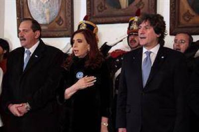 El Gobierno apuesta a fortalecer a la Presidenta en la campa�a