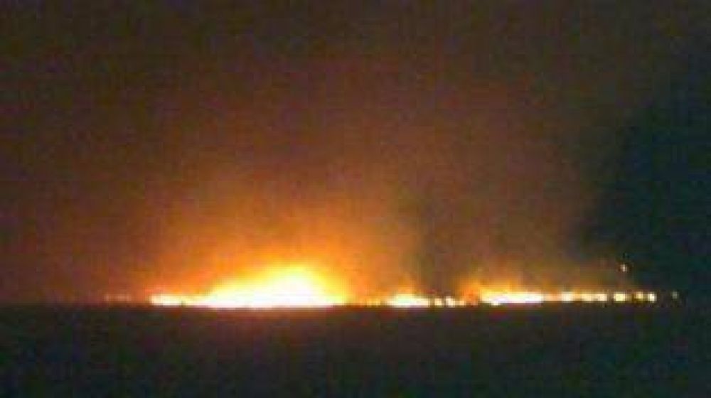 El incendio de un campo tap� de humo a Lomas de Taf�
