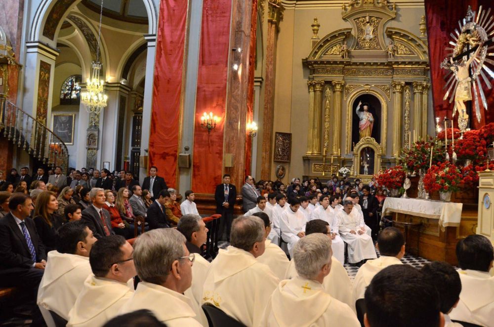Zottos particip� de la primera jornada del Triduo de Pontificales