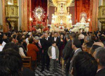 Triduo del Milagro: Miguel Isa particip� de la misa por la Fiesta de la Exaltaci�n de la Santa Cruz