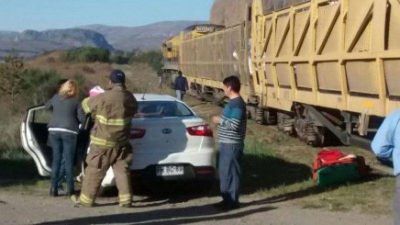 Veh�culo chileno choc� contra el Tren Patag�nico tras recibir impacto desde atr�s