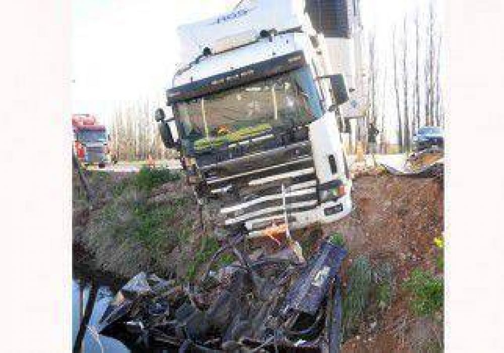 Tragedia: murieron cuatro j�venes en colisi�n frontal 