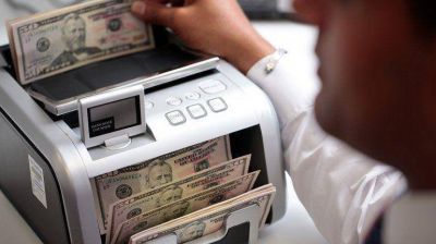 El d�lar libre sube al r�cord de 14,43 pesos