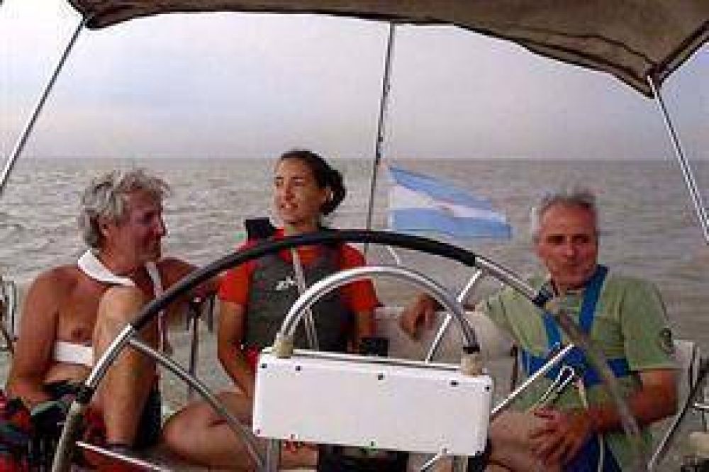 Suspendieron la b�squeda del velero perdido con argentinos en Brasil