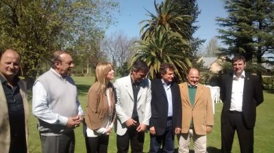 Reuni�n de Intendentes Vecinalistas en Carmen de Areco