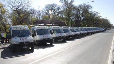 Alperovich entreg� 20 ambulancias a Emergentolog�a
