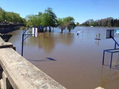 El r�o Gualeguaych�, a las 17,30, mide 3,22 mts.