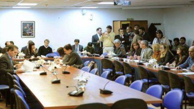El oficialismo busca emitir dictamen para tratar Ley de Abastecimiento en Diputados