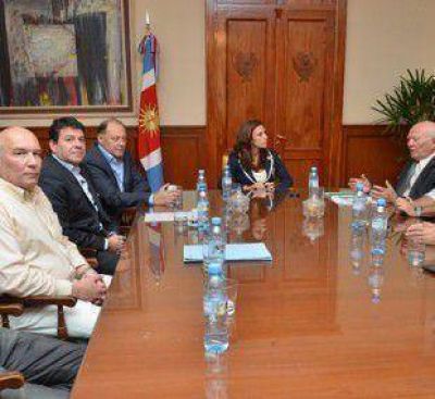 Importante reuni�n de la gobernadora con el Consorcio H�drico A�atuya