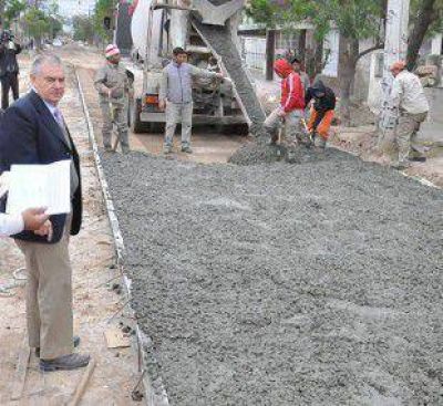 El Intendente interino supervis� obras de pavimento