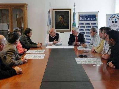 Echeverr�a recibi� a representantes de CAME y FEBA