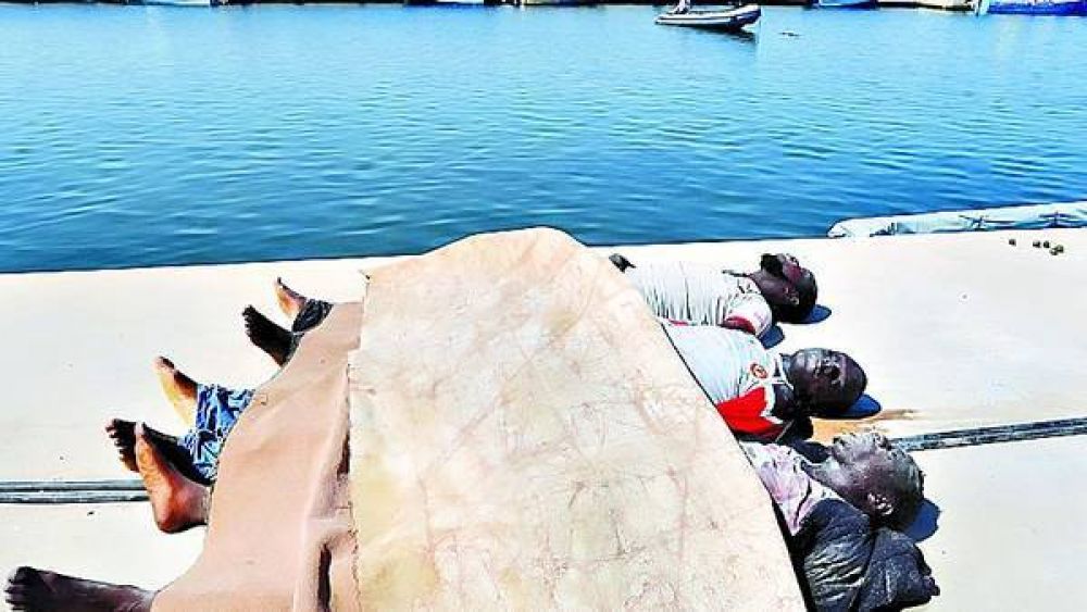 M�s de 800 �sin papeles� africanos se ahogaron en el Mediterr�neo