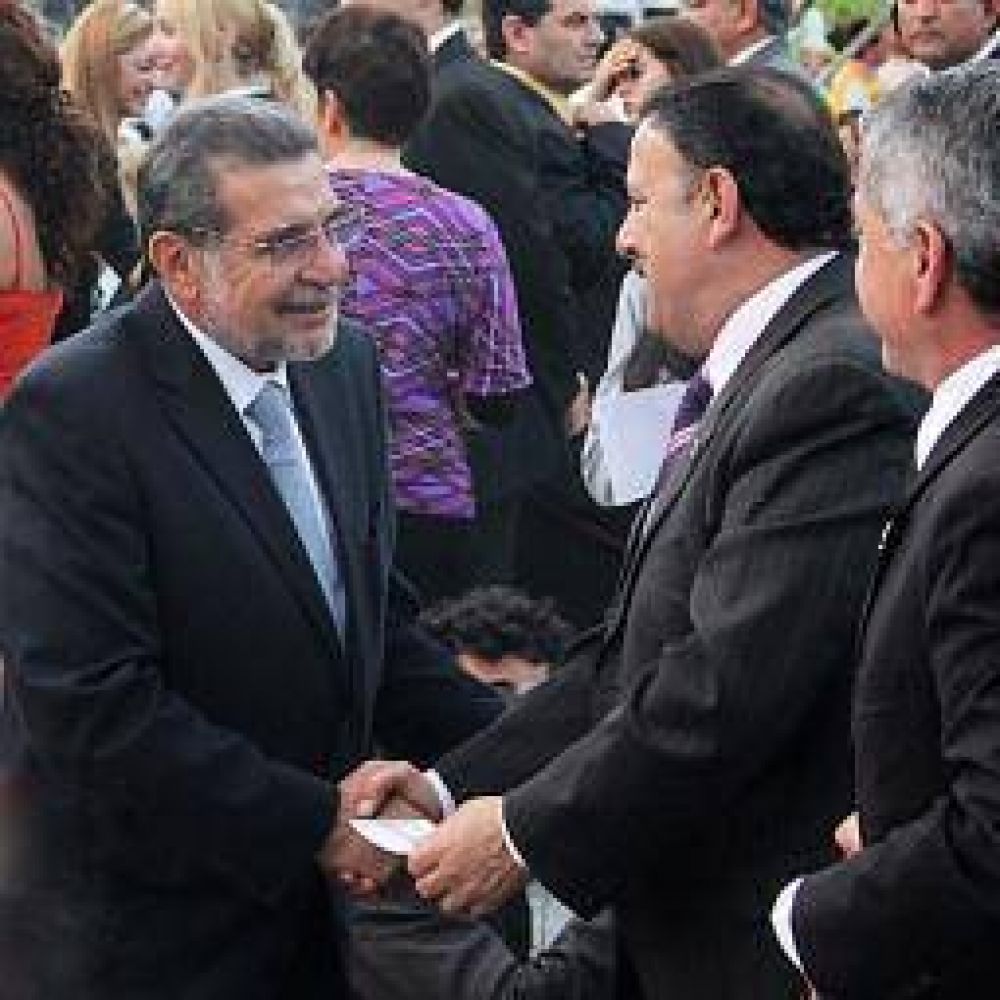 Quintela anunci� aumentos y el gobierno dijo que no los financiar�