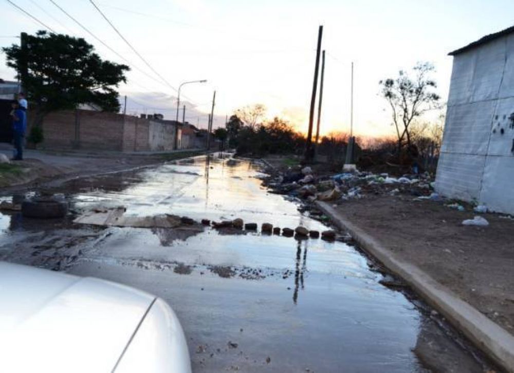 Sorpresa y malestar: un derrame cloacal se expandi unas diez cuadras en San Luis