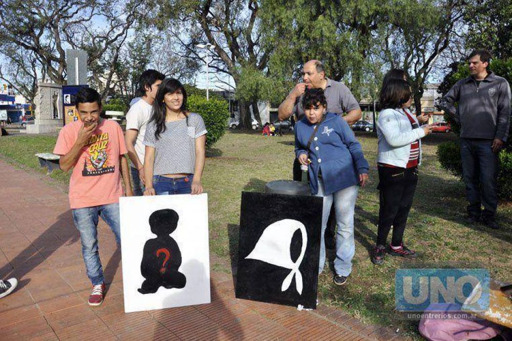 Estudiantes secundarios recordaron la Noche de los L�pices y lanzaron una Federaci�n