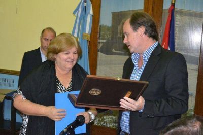 El intendente de Concordia recibi� a la hija del Che Guevara