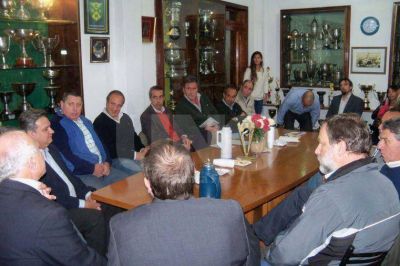 Los clubes santafesinos, juntos en busca de soluciones para seguir de pie y con puertas abiertas