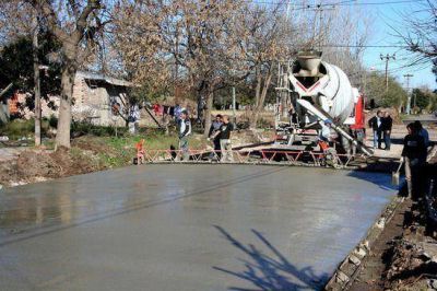 Necochea y Capilla del Se�or: Contin�an los trabajos de asfaltado de las calles c�ntricas