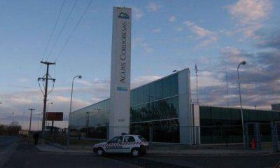 Trabajadores de Aguas Cordobesas protestan frente a la firma contra �aprietes y despidos�