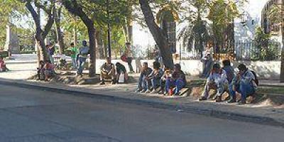 Largas esperas en las paradas ante la �desaparici�n� de los colectivos
