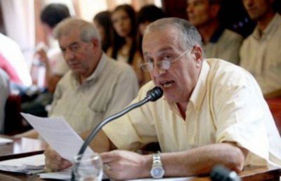 Sammartino peg� el faltazo a la comisi�n de educaci�n y Abud apunta y tira�