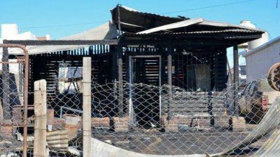 Incendiaron el �aguantadero� del barrio Amaya donde se escond�an los pr�fugos