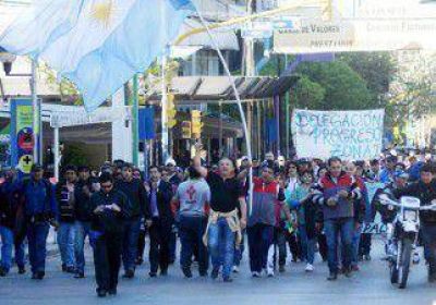 Municipales reclamaron un aumento de salarios 