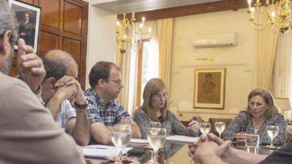 La UNT retom� paritarias con los docentes y no docentes