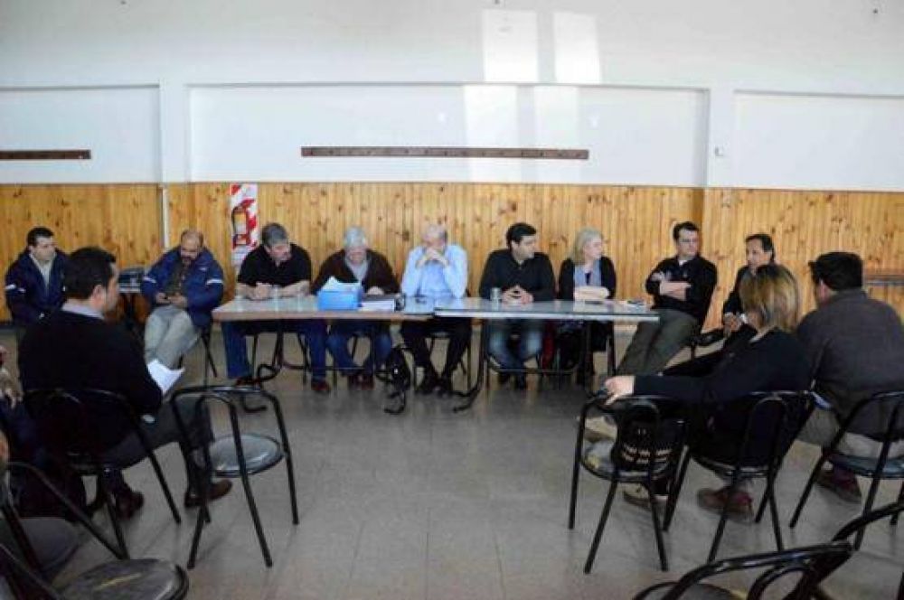Vecinos piden la culminaci�n del acueducto paralelo