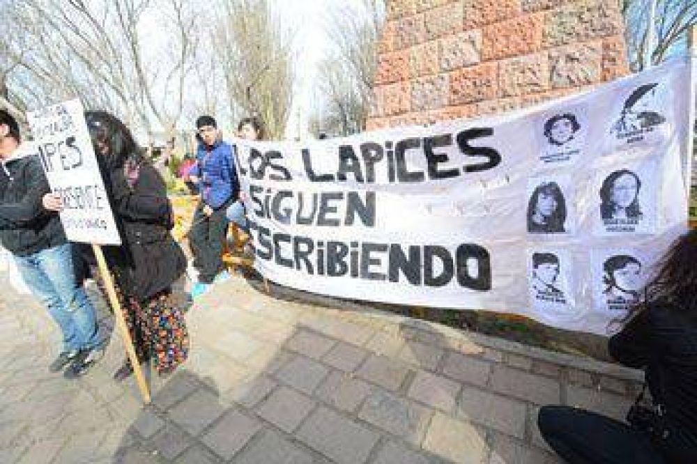 Estudiantes conmemoraron la Noche de los L�pices