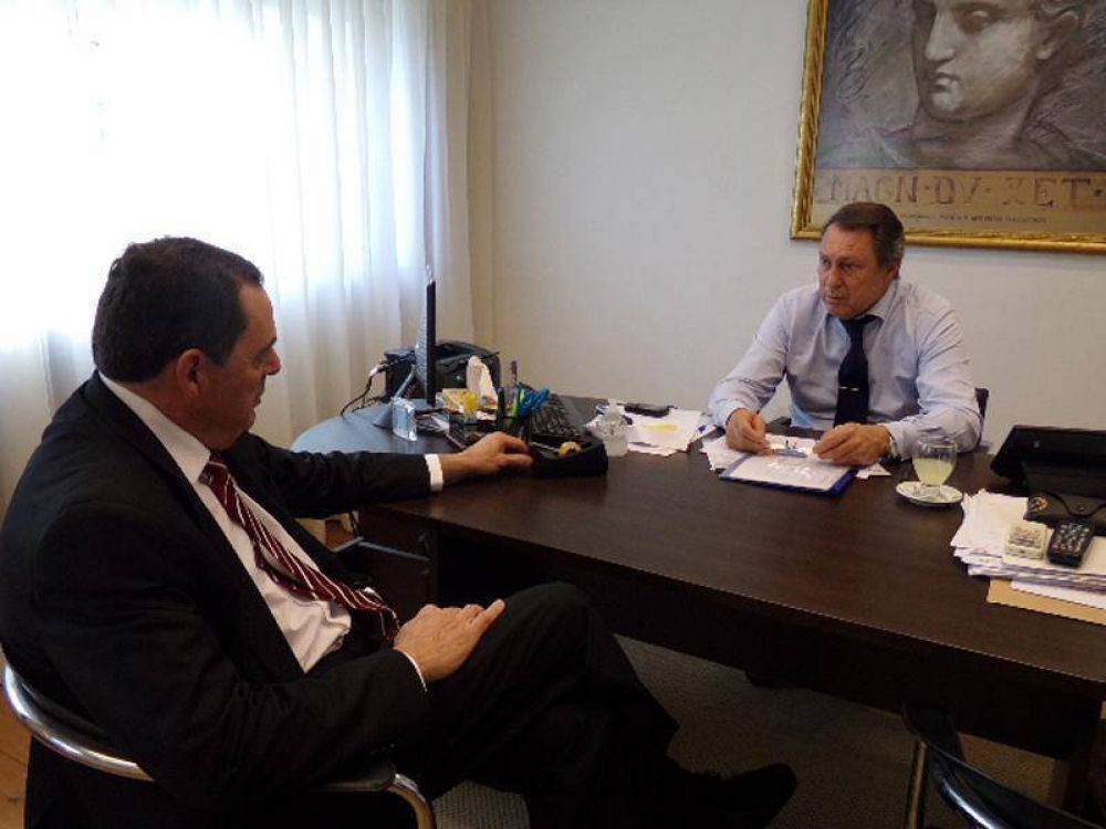 El senador H�ctor Vitale se reuni� con Ricardo Casal
