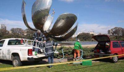 Podr�a caerse un p�talo de la Floralis Gen�rica