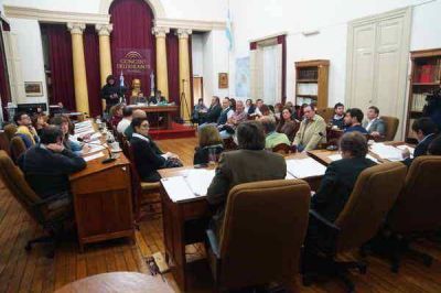 CONCEJALES Y MAYORES CONTRIBUYENTES APROBARON LA PR�RROGA DE LA TASA DE SALUD
