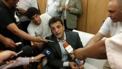 Hubo �derecho de admisi�n� en la conferencia de prensa de Massa