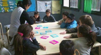 Pol�mica ley incorpora a referentes sociales de Escuelas Comunitarias al Sistema Educativo