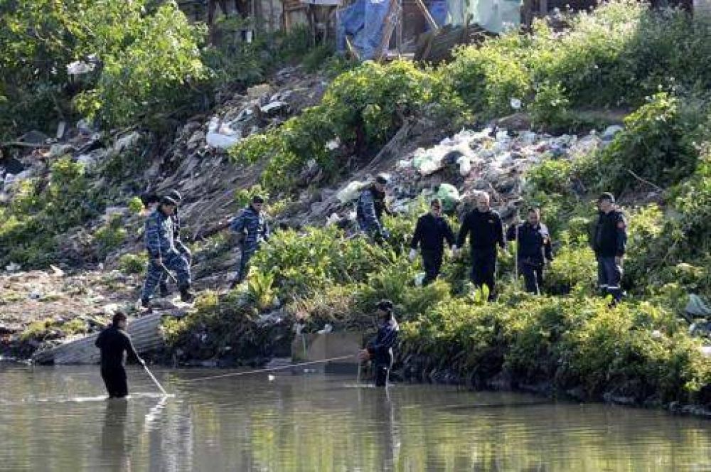 Reanudaron el rastrillaje en el arroyo Mor�n en busca de Melina Romero