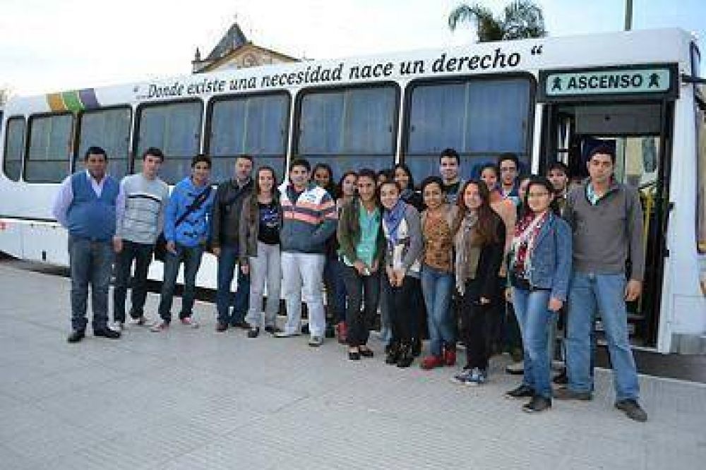 Santa Luc�a: Estudiantes inauguraron los viajes a Goya en los colectivos municipales