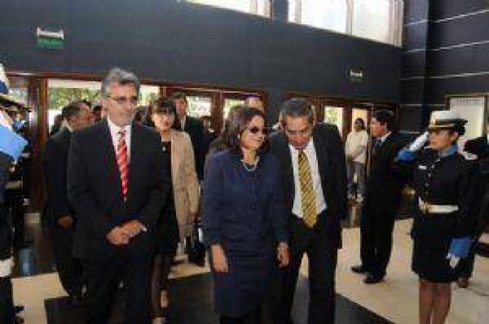 Expectativa por los anuncios de Luc�a sobre una reforma institucional