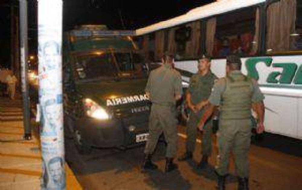 Gendarmer�a secuestr� 6 kilos de coca�na que llevaba un boliviano