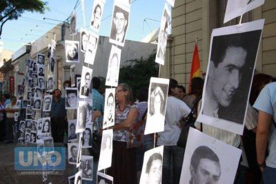 Presentaron firmas al juez federal reclamando audiencias p�blicas en la causa �rea Paran�