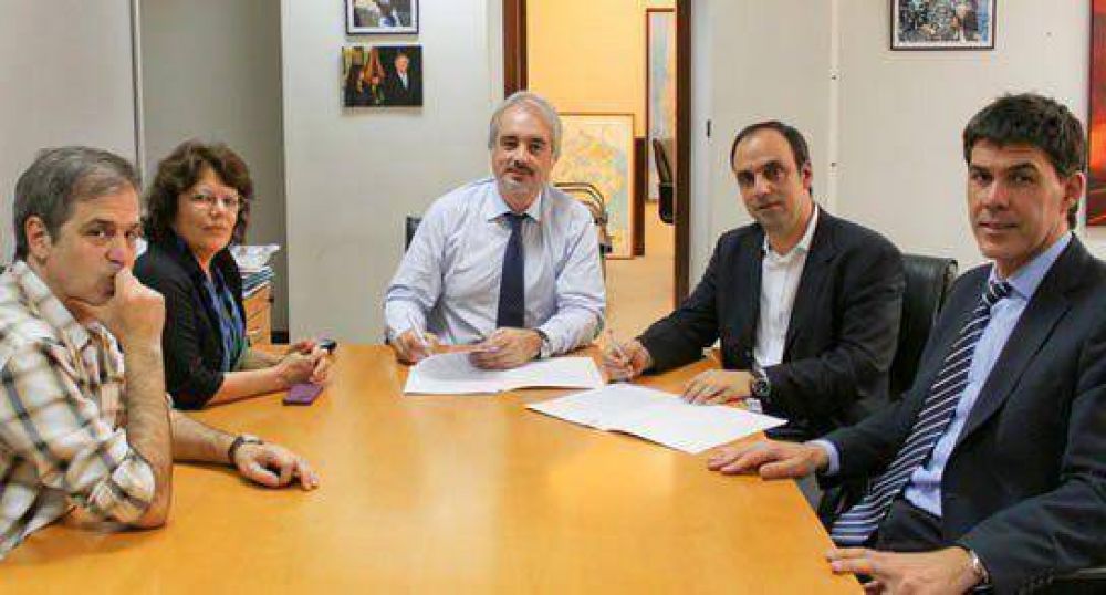 Firmaron convenios con Naci�n para obras en Santa Rosa de Lima