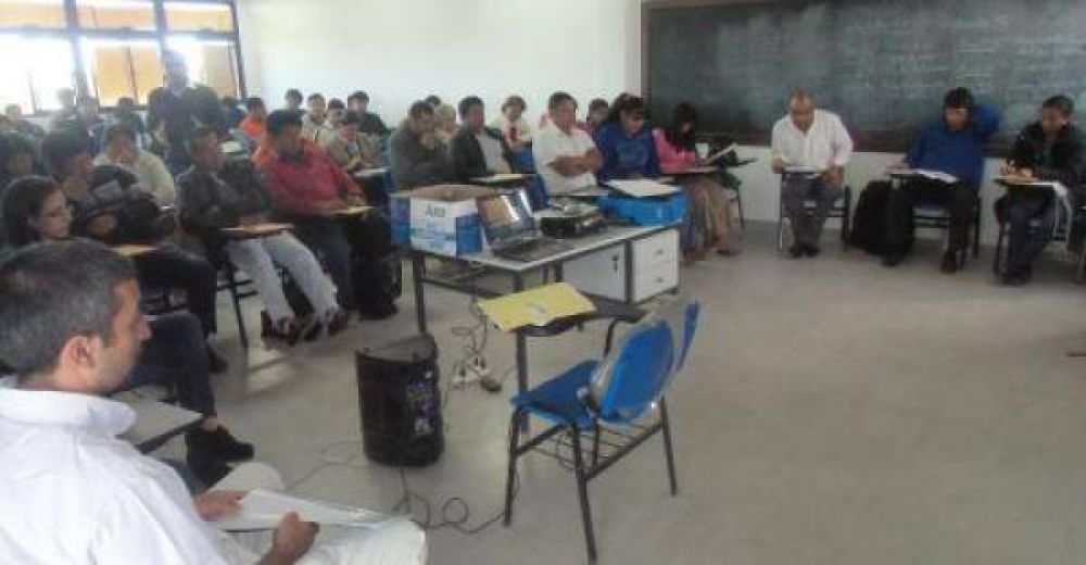 TRABAJAN EN PRODUCIR MATERIALES DID�CTICOS EN LENGUAS IND�GENAS