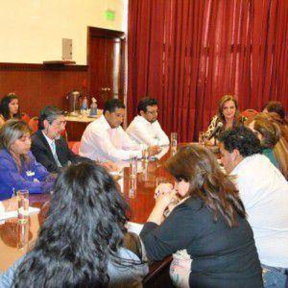 Parlamento Juvenil: la Comisin de Cultura y Educacin se reuni con representantes de las escuelas capitalinas y de Palpal