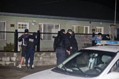 Roban $14 mil y terminan presos