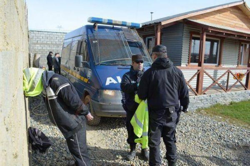 Detuvieron a dos sujetos con antecedentes, robando en Chacra XIII